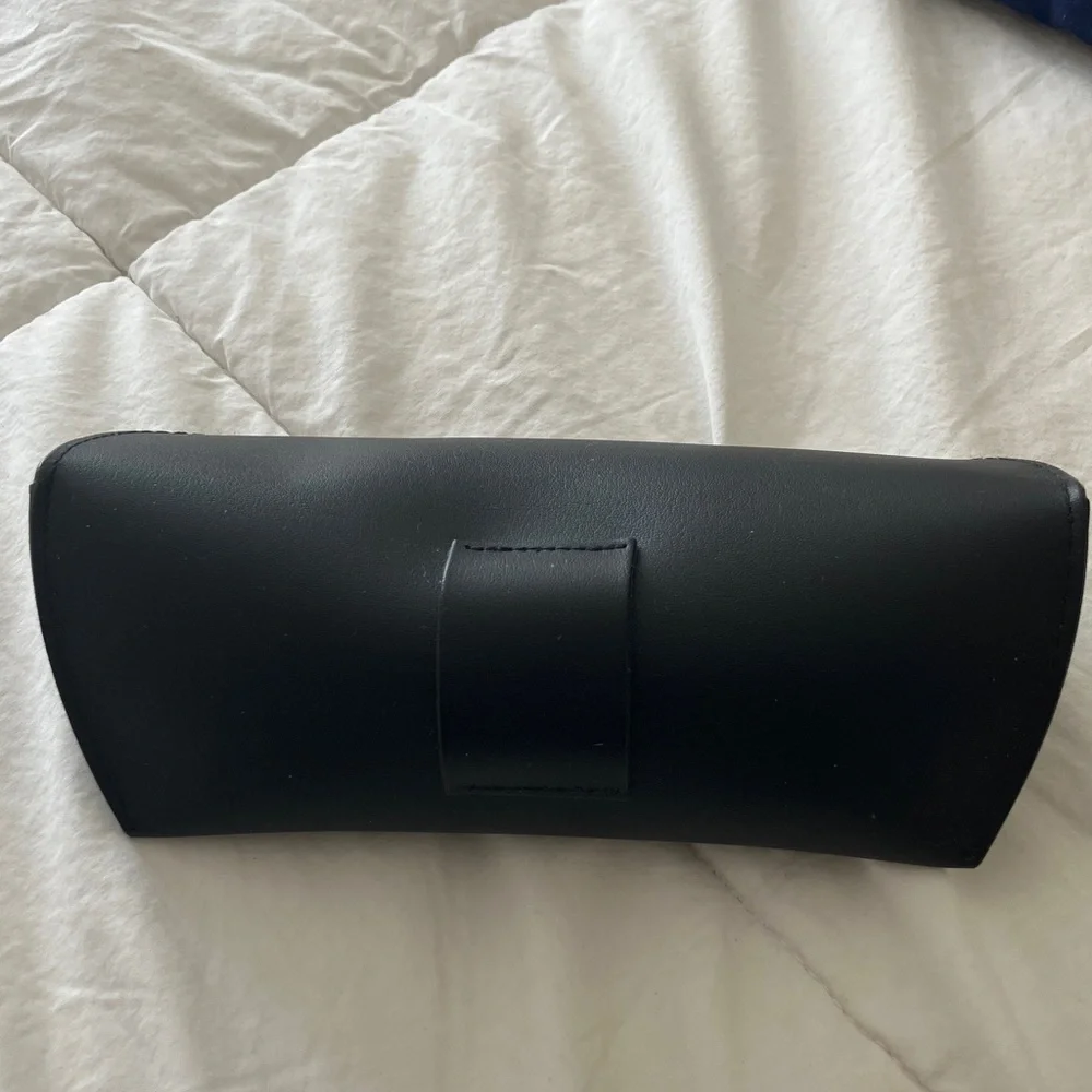 Ray-Ban black eyeglass case in perfect‎ condition includes cleaning cloth